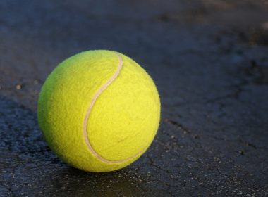 shallow focus photography of tennis ball